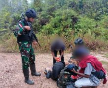 Prajurit TNI Tangkap 2 PMI Ilegal di ‘Jalan Tikus’ Perbatasan Indonesia-Malaysia - JPNN.com