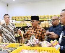 Kunjungi Toko Bandeng Juwana, Yandri Susanto: Makanan Nasional Bisa Go Internasional - JPNN.com