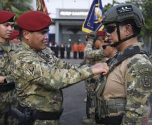 4 Pati TNI AL Ini Terima Brevet Kehormatan Kopaska - JPNN.com