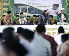 Gus-Gus Nusantara Jatim Peringati Nuzululqur'an, Membagikan Sajadah dan Kitab - JPNN.com