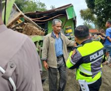 Truk Tabrak Sejumlah Kendaraan, Pejalan Kaki, dan Rumah Warga, Banyak Korban - JPNN.com