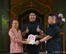 Wayan Koster Melunak Soal AWBG 2023, Raja Sapta Oktohari Beri Plakat Kepala Barong - JPNN.com