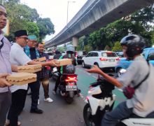 Berbagi di Bulan Ramadan, Ikadin Jaksel Bagikan 500 Nasi Kotak kepada Pemotor - JPNN.com