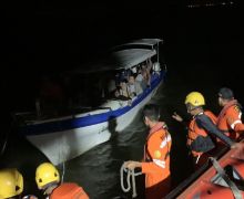 23 Wisatawan Terombang-ambing 5 Jam di Laut Pulau Rupat, Ini Sebabnya - JPNN.com