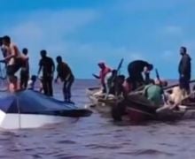 Kapal Penumpang Terbalik di Tengah Laut Inhil, 5 Orang Tewas, Ada Anak-Anak - JPNN.com