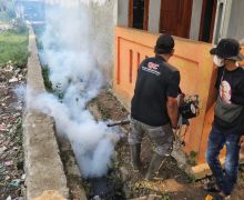 Sukarelawan Ganjar Ingatkan Bahaya Demam Berdarah dan Gelar Fogging di Tangerang - JPNN.com