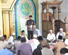 Herman Deru Awali Safari Jumat Setelah Lebaran di Masjid Al Hidayah Tuan Kentang - JPNN.com