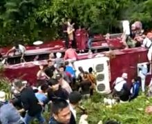 Korban Bus Masuk Sungai di Guci Tegal Rombongan Asal Tangsel, 1 Orang Meninggal - JPNN.com
