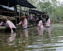 Srikandi Ganjar Gelar Gotong Royong di Kawasan Wisata Bareng Komunitas Pemuda - JPNN.com