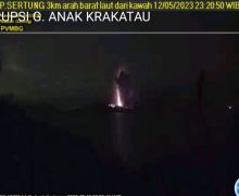 Tengah Malam Gunung Anak Krakatau Erupsi, Pendaki hingga Nelayan Diminta Menjauh - JPNN.com