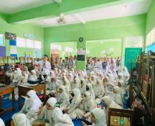 Pelajar Madrasah Ibtidaiah di Bogor Diajak Kenali dan Hentikan Cyberbullying - JPNN.com