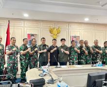 Pengusaha Tangerang Dukung Pasukan TNI dengan Cairan Pengendali Nyamuk Malaria - JPNN.com