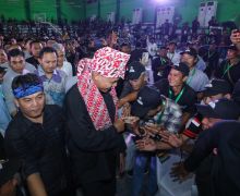 Ganjar Diteriaki Presiden oleh Ribuan Jawara Hingga Pegiat Seni di Banten - JPNN.com