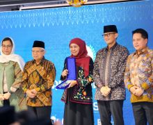 Borong 6 Penghargaan, Jatim Juara Umum Anugerah Adinata Syariah KNEKS - JPNN.com