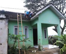 Puting Beliung Merusak Ratusan Rumah di Kabupaten Bandung - JPNN.com