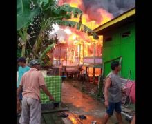 Kebakaran Menghanguskan 7 Rumah di Bulungan - JPNN.com