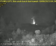 Gunung Anak Krakatau Erupsi Lagi, Lontarkan Abu Vulkanik Setinggi 2.000 Meter - JPNN.com