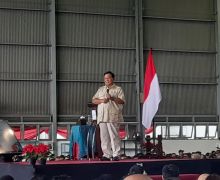 Di Depan Ribuan Pekerja, Prabowo Sampaikan Orasi dengan Penuh Semangat, Bicara soal Visi Pendahulu - JPNN.com