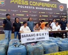 Penimbun 1,2 Ton Solar Bersubsidi di Manokwari Ditangkap Polisi, Terancam 5 Tahun Bui - JPNN.com