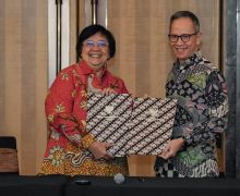 Menteri LHK Siti Nurbaya dan Ketua OJK Mahendra Mantapkan Penyiapan Bursa Karbon - JPNN.com