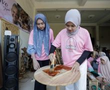 Srikandi Ganjar Gelar Pelatihan Mengukir Kayu di Jepara, Para Perempuan Milenial Antusias - JPNN.com