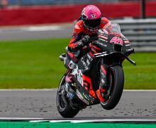 Gerimis Bikin MotoGP Inggris Dramatis, Espargaro Salip Bagnaia di Lap Terakhir - JPNN.com