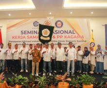 Lantik Pengurus Kagama Sultra, Buton, dan Kendari, Anwar Sanusi Ingatkan Prinsip Organisasi - JPNN.com