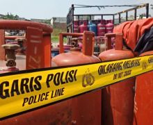Puluhan Tabung Gas Ditemukan di Lahan Kosong di Kalideres Jakbar - JPNN.com