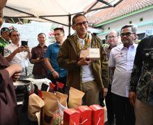 Sandiaga Uno Berikan Bantuan DPUP Bagi 5 Desa Wisata di Jawa Barat - JPNN.com