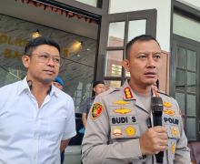 Polisi Mendobrak Pintu Rumah Warga Dago Elos Bandung, Kombes Budi Sartono Berkata Begini - JPNN.com