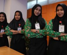 Lihatlah 4 Siswi SMK Penjahit Baju Presiden & Ibu Iriana, Cakap Juga ya - JPNN.com