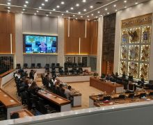 Isak Tangis Nelayan Audiensi di DPR, Gagal Nikah dan Ortu Cerai Ditangkap Akibat BBL - JPNN.com