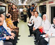 Didampingi Luhut hingga Ketua MK, Jokowi Resmikan LRT Terintegrasi Jabodebek - JPNN.com