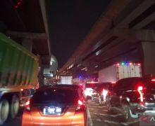 Gerbang Tol Bekasi Barat Menuju Cikarang Macet Parah, Ini Sebabnya - JPNN.com