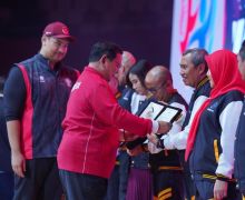 Gubernur Riau Syamsuar Sabet Penghargaan Bergengsi dari Kemenpora - JPNN.com