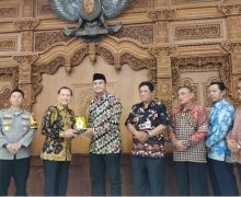 Kunker ke DPRD Klaten, Ketua MKD Sosialisasikan Tugas dan Fungsi DPR Termasuk Hak Imunitas - JPNN.com