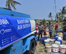 BWA Salurkan Bantuan Air Bersih untuk Warga Pandeglang - JPNN.com
