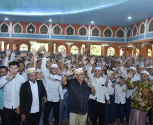 OSO Memotivasi Santri Ponpes Al Ashiriyyah Nurul Iman: Jangan Takut Berjuang, tidak Boleh Minder - JPNN.com