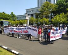 Geruduk MA, Massa Menuntut Keadilan yang Direnggut Mahfud MD - JPNN.com