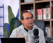 Saiful Mujani Sebut Proses Pemakzulan Presiden Jokowi Harus Dilakukan, Ini Alasannya - JPNN.com