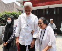 Ganjar Dapat Banyak Pencerahan Ketika Silaturahmi ke Rumah Ceu Popong - JPNN.com