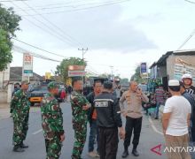 Bentrokan Antarwarga di Mataram, Tiga Polisi Terkena Panah - JPNN.com