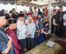 Hadiri Pemakaman Gembong PDIP, Anies Dianggap Negarawan dan Berakhlak Mulia - JPNN.com