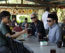 Kunjungi Lombok, Ganjar & Keluarga Langsung Diajak TGB ke Warung Kuliner Khas NTB - JPNN.com
