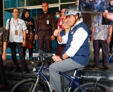 Naik Sepeda, Anies Cek Kesehatan di RSUP Fatmawati, Persiapan Daftar Capres - JPNN.com