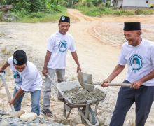 Tuan Guru Sahabat Ganjar Bantu Pembangunan Masjid Nurul Iman - JPNN.com