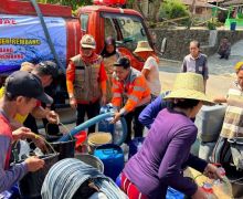 Bantu Masyarakat saat Kemarau Panjang, SIG Salurkan 906 Ribu Liter Air Bersih - JPNN.com