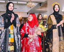 Frida Aulia Sharing Indahnya Batik Indonesia di Luar Negeri - JPNN.com