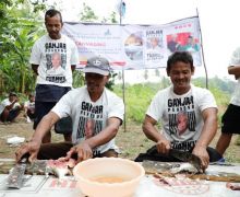 Nelayan Ganjar Gelar Pelatihan Membuat Ikan Asin Untuk Tingkatkan Kesejahteraan Warga - JPNN.com