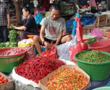 Naik Tajam, Harga Cabai di Pasar KM 5 Palembang Tembus Rp 80 Ribu Per Kilogram - JPNN.com